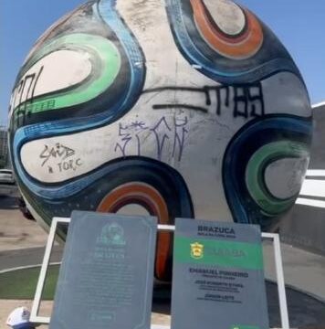Onze anos depois, o monumento que imitava a bola oficial dos jogos, a chamada “Brazuca”, foi abandonado.