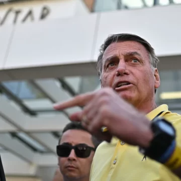 Moraes libera visita de oficial de cartório a Bolsonaro em prisão domiciliar