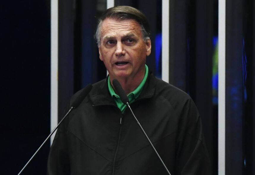 Bolsonaro passa mal e é levado a hospital em Brasília