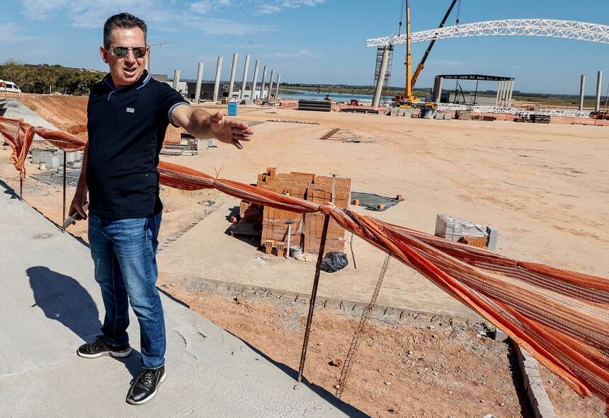 Mendes retorna ao trabalho e acompanha obras no Parque Novo Mato Grosso