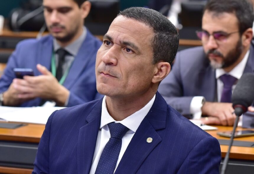 “Voz da coerência volta a ecoar no STF”, diz Coronel Assis sobre voto de Fux