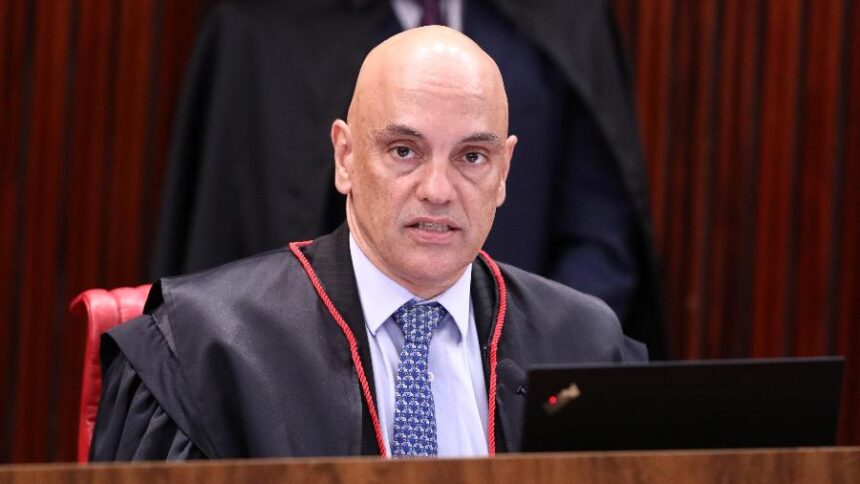 ministro-alexandre-de-moraes-presidente-do-tse-1666801734003_v2_900x506 STF retoma julgamento de Bolsonaro com voto de Alexandre de Moraes