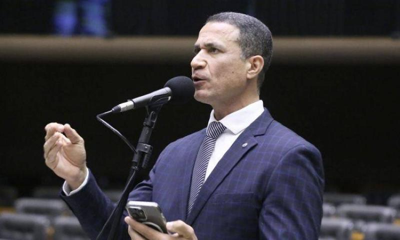 Coronel Assis acusa governo Lula de pagar influenciadores para espalhar “mentiras” nas redes