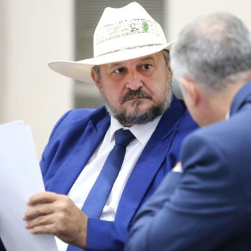 ALMT aprova projeto de Cattani que reconhece risco e possibilita porte de arma a advogados