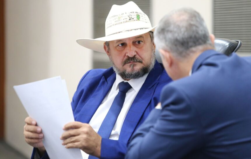 ALMT aprova projeto de Cattani que reconhece risco e possibilita porte de arma a advogados