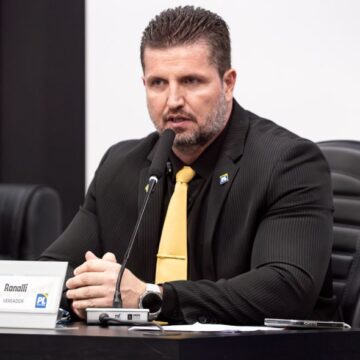 Defensoria e associação processam vereador por falas transfóbicas