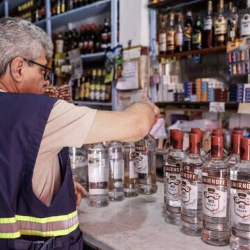 Ministério da Justiça suspende venda de destilados em sites após surto de intoxicação por metanol