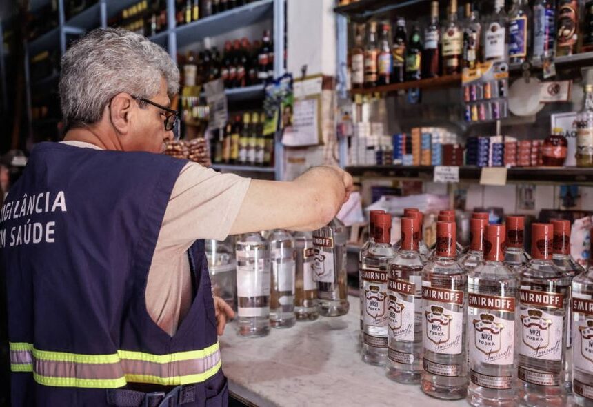 Ministério da Justiça suspende venda de destilados em sites após surto de intoxicação por metanol