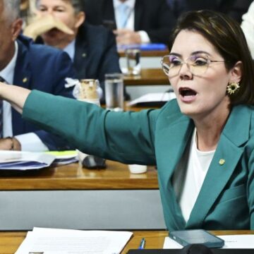 Em CPMI, Coronel Fernanda dispara contra empresário e alerta: “Vai virar mulherzinha na cadeia”