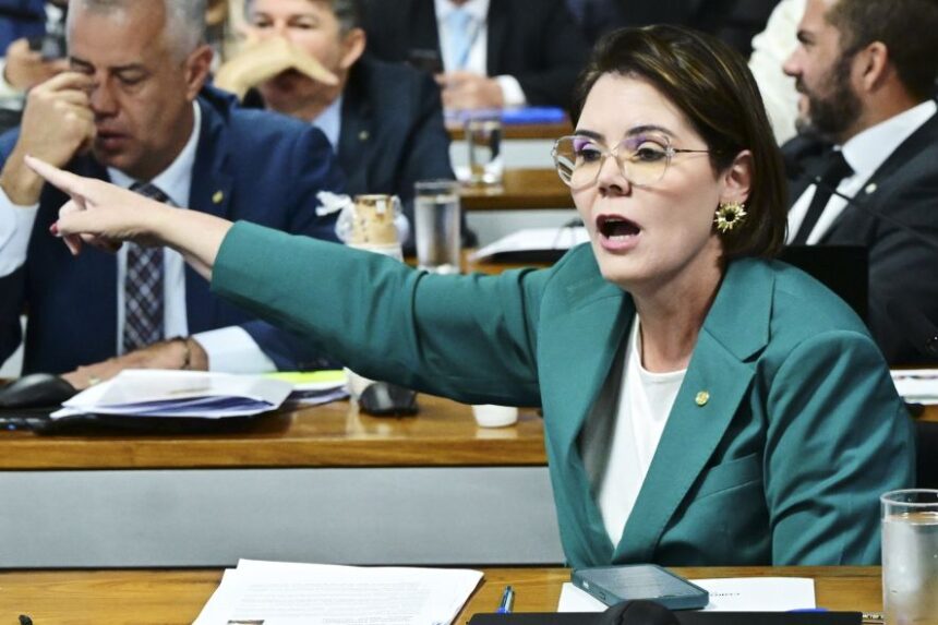 Em CPMI, Coronel Fernanda dispara contra empresário e alerta: “Vai virar mulherzinha na cadeia”