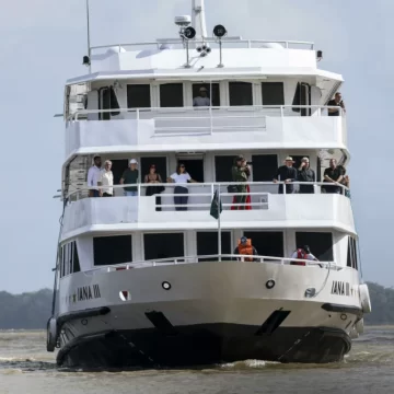 Lula e Janja ficam em iate durante COP30 após descartar navio da Marinha