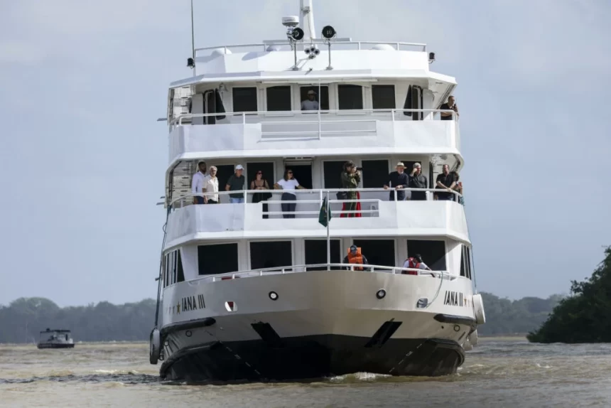 Lula e Janja ficam em iate durante COP30 após descartar navio da Marinha
