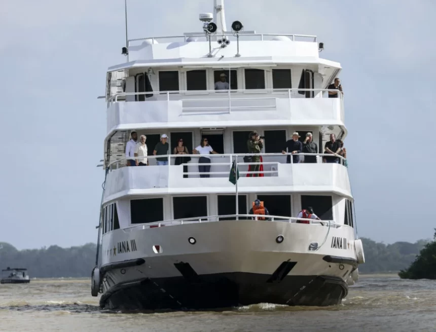 Lula e Janja ficam em iate durante COP30 após descartar navio da Marinha