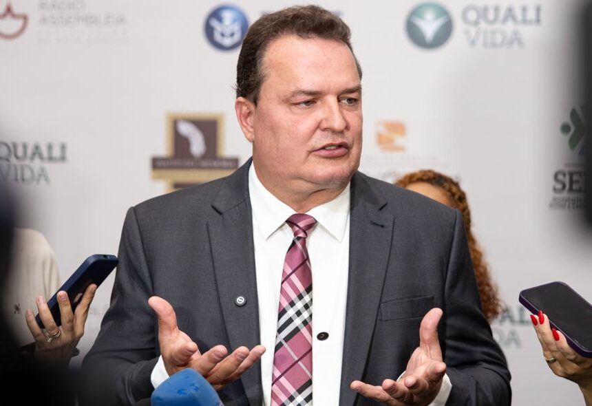 Max Russi diz que apoiará esposa em eventual chapa com Jayme Campos