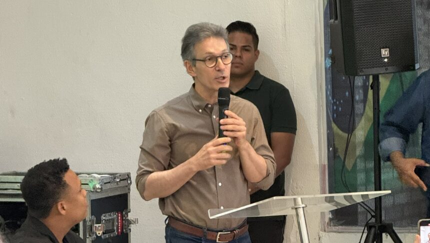 Em Cuiabá, Zema mantém pré-candidatura e diz ter aval de Bolsonaro para 2026