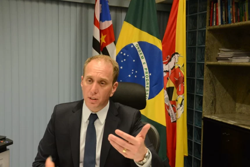 Rodrigo Manga é afastado do cargo de prefeito em ação da PF