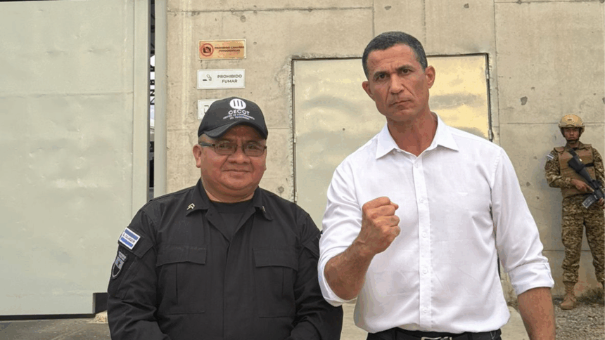 Coronel Assis se reúne com ministro da Justiça de El Salvador e visita maior presídio da América Latina