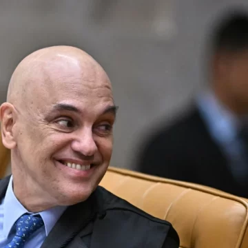 Moraes anula sindicância do CFM sobre atendimento a Bolsonaro e manda ouvir presidente do conselho