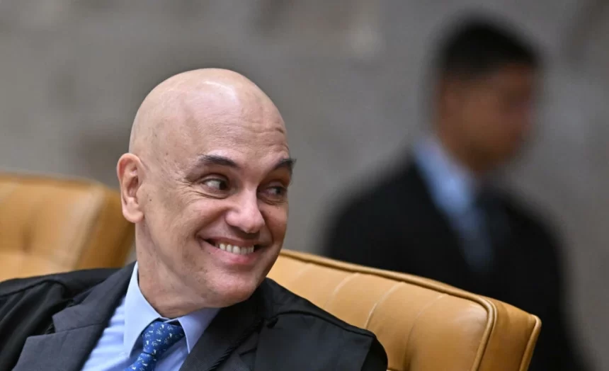 Moraes anula sindicância do CFM sobre atendimento a Bolsonaro e manda ouvir presidente do conselho