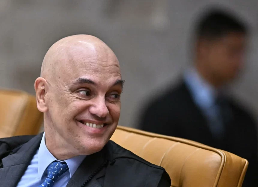 Moraes anula sindicância do CFM sobre atendimento a Bolsonaro e manda ouvir presidente do conselho