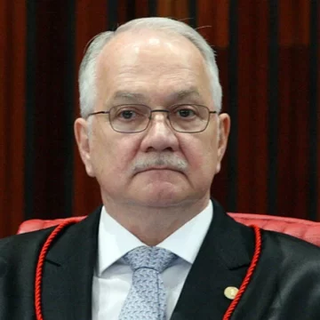 STF deve se autorregular ou pode sofrer limites de fora, afirma Fachin