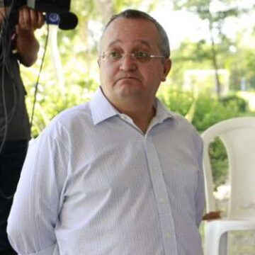 TRE dá 24 horas para Taques apagar publicações impulsionadas contra Mauro Mendes