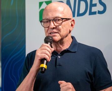 Mendes transfere o cargo para Pivetta; vice assume pela 18ª vez