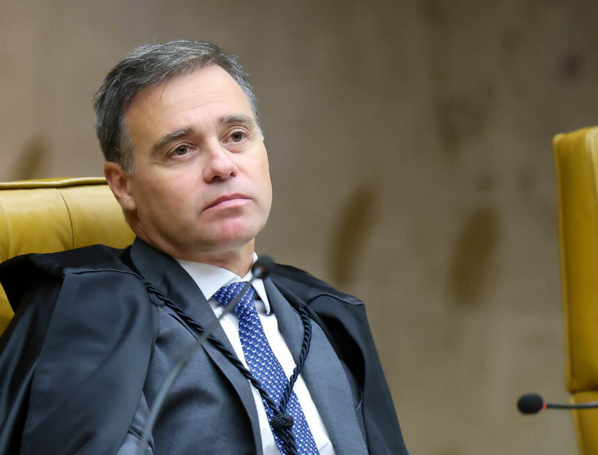 Ministro André Mendonça Mantém Bloqueio de Contas de Rebeca Ramagem no STF