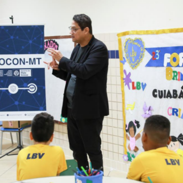 Procon-MT promove palestras sobre consumo consciente para 150 pessoas em Cuiabá