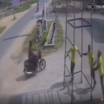 Tragédia na Índia: Dois Trabalhadores Morrem Eletrocutados em Mancherial