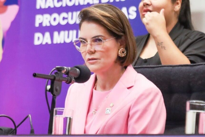 Deputada Federal critica presidente da Câmara de Várzea Grande por conduta contra prefeita