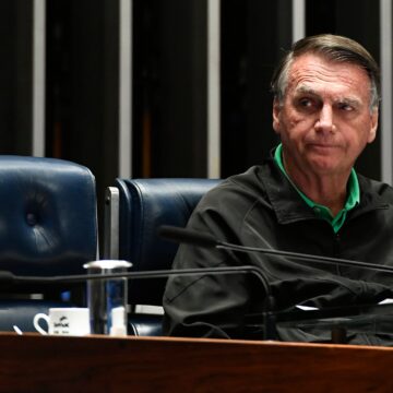 Bolsonaro-leitura Disputa Interna no PL Gera Impasses para Candidaturas ao Senado em 2026