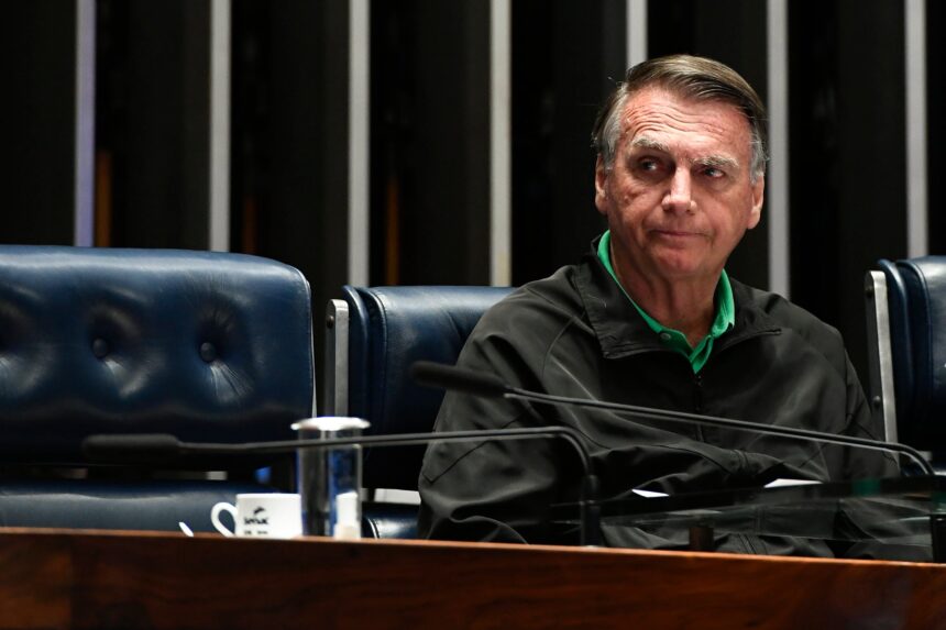 Bolsonaro-leitura Disputa Interna no PL Gera Impasses para Candidaturas ao Senado em 2026
