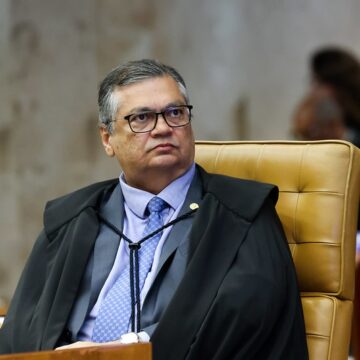 Ministro Flávio Dino Alerta Magistrados Contra a Corrupção e o ‘Bezerro de Ouro’