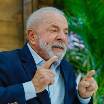 Lula Cancela Presença na Posse de Kast no Chile; Flávio Bolsonaro Confirmado