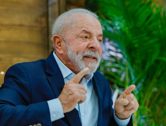 Lula Cancela Presença na Posse de Kast no Chile; Flávio Bolsonaro Confirmado