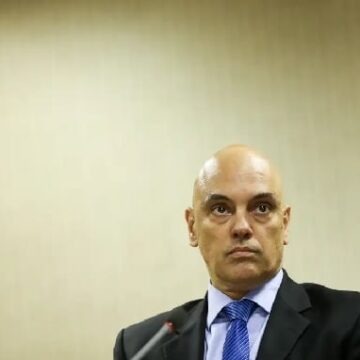 Transparência Internacional pede investigação de diálogos entre Moraes e banqueiro Vorcaro
