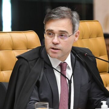 Líderes da CPMI do INSS se reúnem com André Mendonça no STF