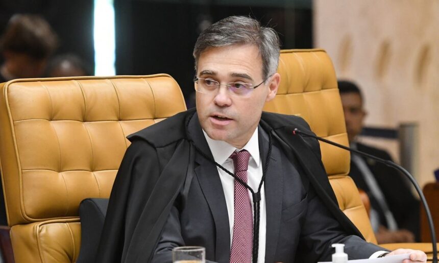 Líderes da CPMI do INSS se reúnem com André Mendonça no STF
