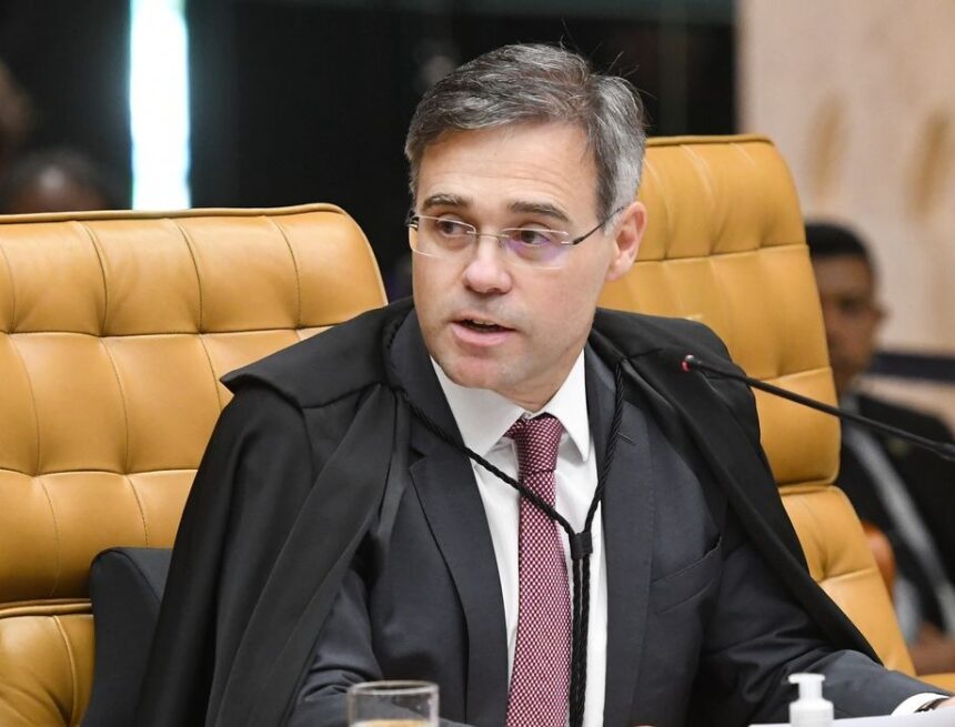 Líderes da CPMI do INSS se reúnem com André Mendonça no STF