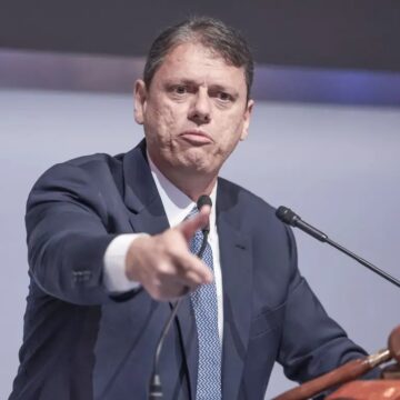 Tarcísio de Freitas Rebate Fernando Haddad e Cita Aumento de Impostos