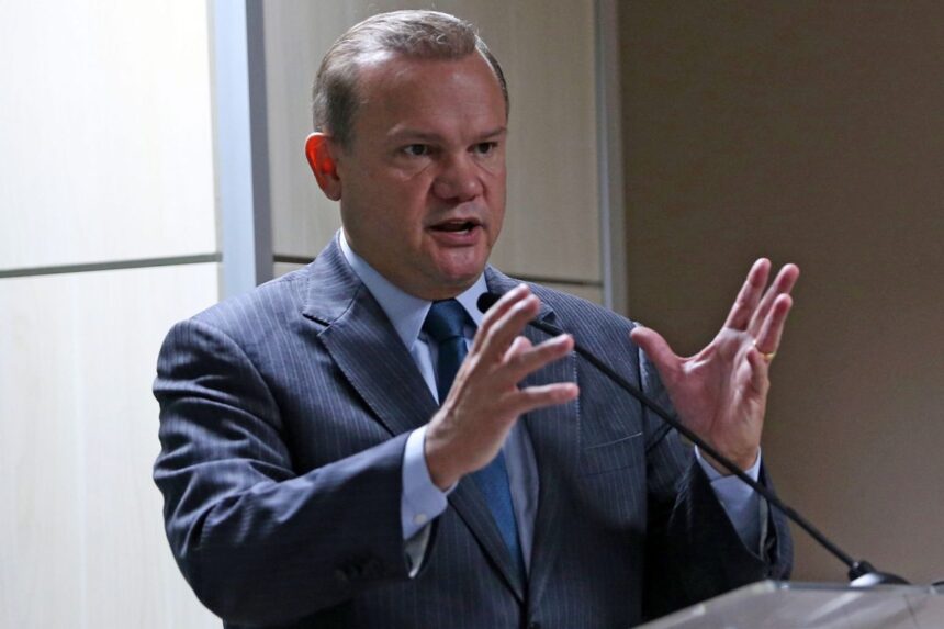 Wellington Fagundes Aceita Apoio de Flávio Bolsonaro a Concorrentes em Mato Grosso