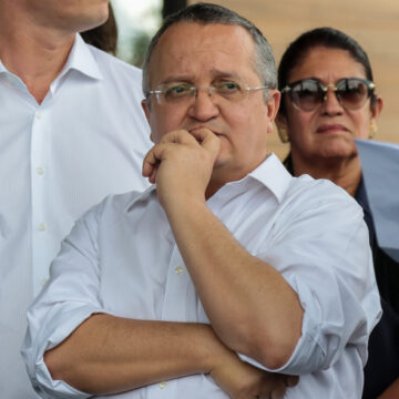 TRE-MT Unifica Decisão e Mantém Proibição de Ataques de Taques a Mendes