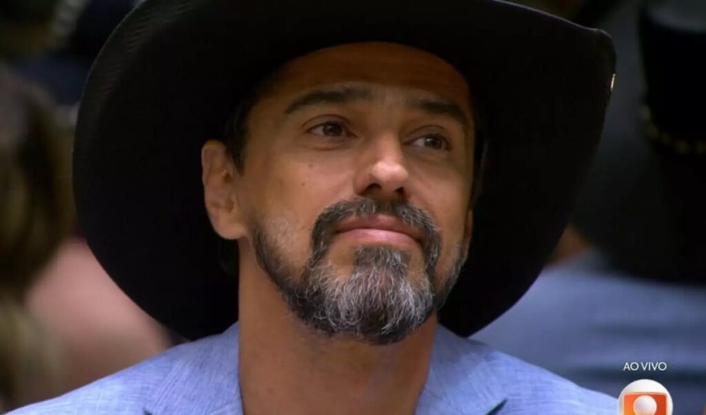 Tadeu Schmidt na tarde deste domingo (29). Jordana Morais (3,31%) e Leandro Bone