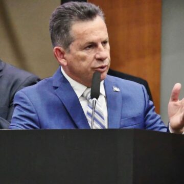 O agora ex-governador Mauro Mendes, que deixa oficialmente o cargo relembrando atos de sua gest�o