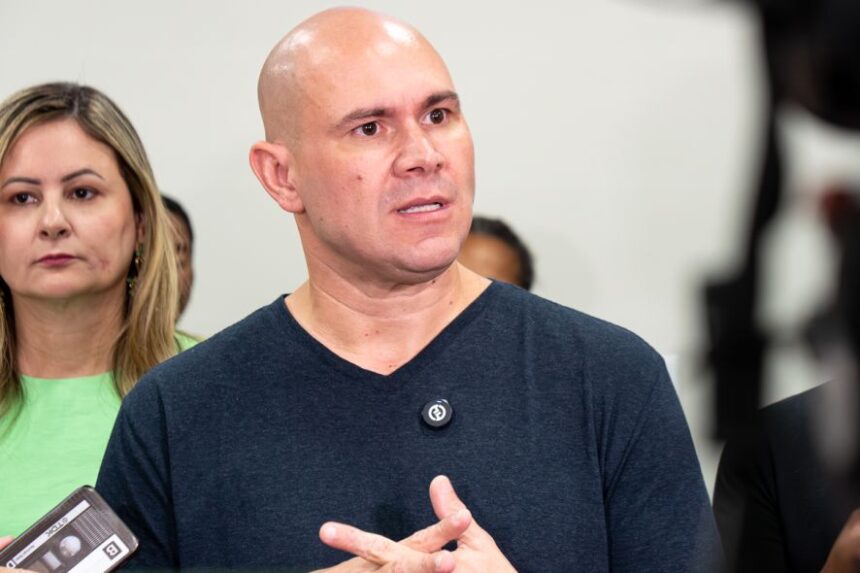 Abilio resgata falas de Botelho e Janaina com críticas a Bolsonaro nas redes