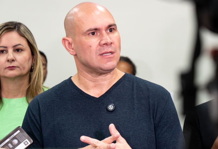 Abilio resgata falas de Botelho e Janaina com críticas a Bolsonaro nas redes