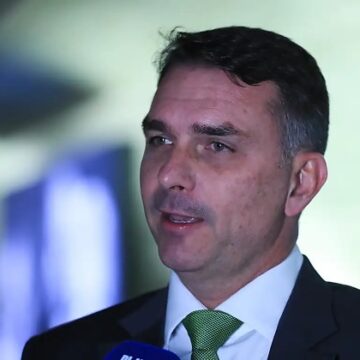 Flávio Bolsonaro abre espaço para aliança com Pivetta em MT e prioriza frente contra o PT