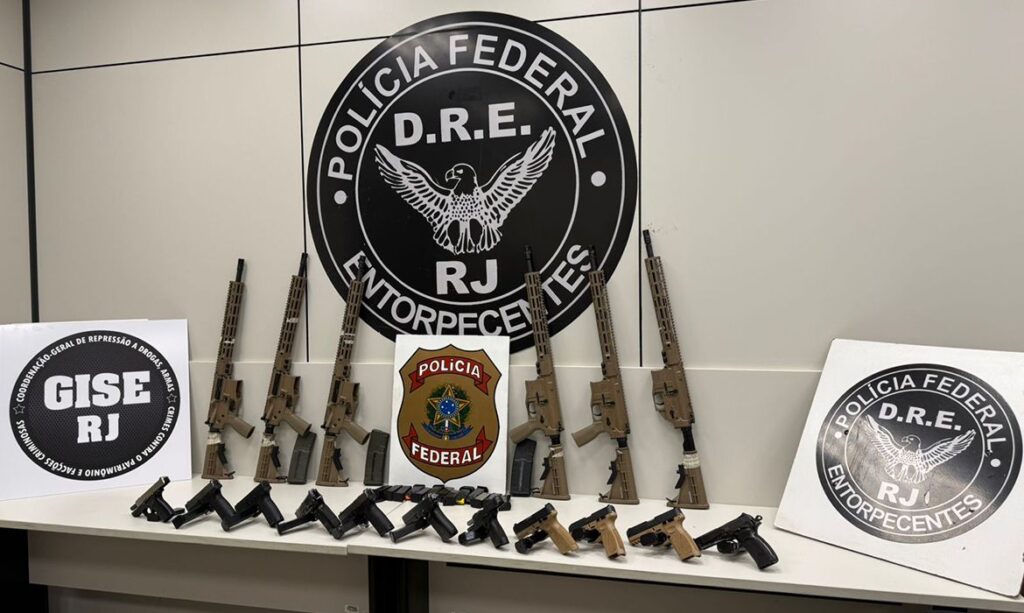 tava armamento pesado. A barreira foi montada com foco na repressão ao tráfico i
