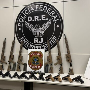 tava armamento pesado. A barreira foi montada com foco na repressão ao tráfico i